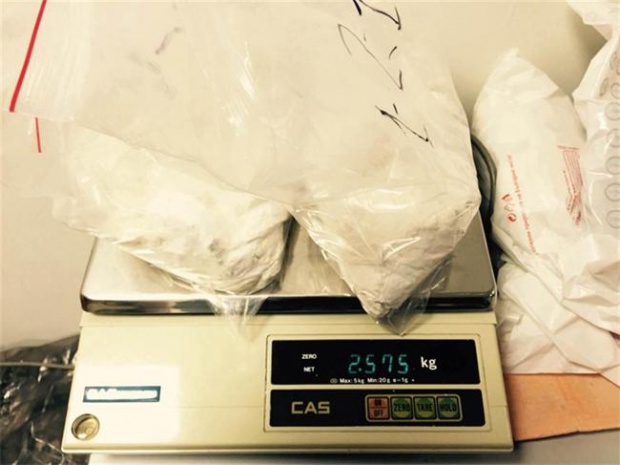 Задържаха 4,3 кг кокаин на летище София