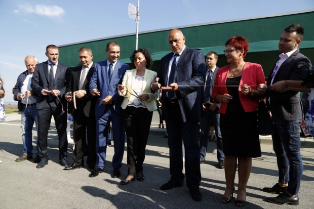 Премиерът Борисов и министър Василева откриха новото депо в Луковит