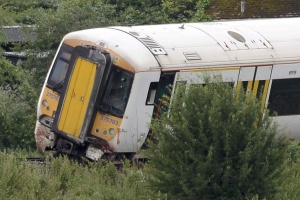 Влак прегази 11 крави в Лондон, собствениците издирват други 15