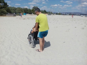 Създават първия плаж за хора с инвалидни колички в Русия