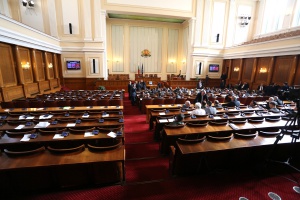 Скандал прекъсна заседанието в парламент