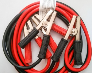 Експерт: Във всяко кола трябва да има  кабели за ток