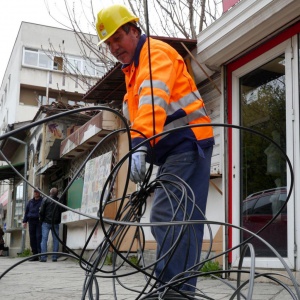 Фирми скъсаха кабели на ЧЕЗ, столичния кв. Гео Милев остана без ток