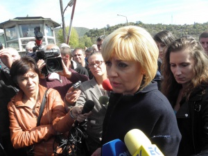 Мая Манолова слезе при протестиращите в рудник „Бабино”