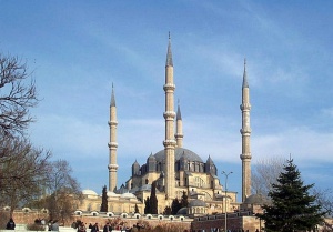 Жител на Измир даде на съд джамии, пускали силно озвучение на молитвите
