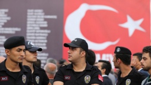 Задържаха турски прокурори за връзки с гюленисти