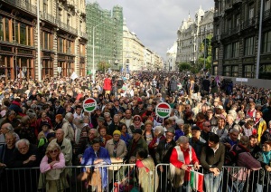 В Унгария стотици излязоха на масов антиправителствен протест