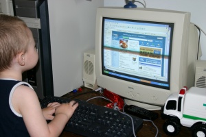 Кой може да предпази децата ни от опасностите в интернет?