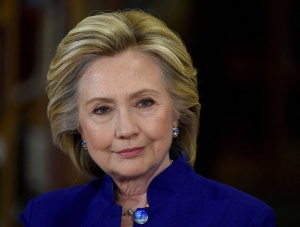 "Полуразсъблечена" Клинтън предизвика суматоха в Ню Йорк
