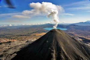 Вулкан в Камчатка изхвърли пепел на 7 км