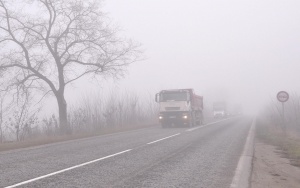 Затруднено е движението през Шипка заради мъгла