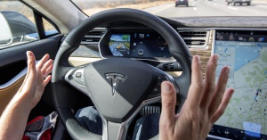 "Тесла" пусна нова версия на автопилота, но само в тестов режим