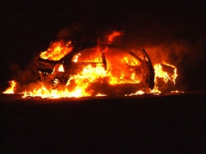 Кола се взриви във Велико Търново