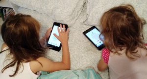 Доказано: Децата затъпяват от електронните устройства