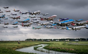 Уникално! Фотограф запечата самолети в синхронен полет