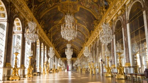 Продават фалшиви билети за Версайския дворец, измамниците са арестувани