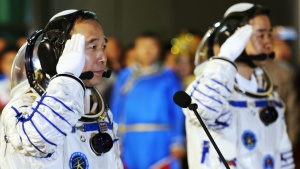 Китай изпраща спътник да снима Космоса