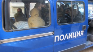 Полицията задържа 45 нелегални мигранти в микробус на АМ "Хемус"