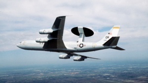 НАТО ще помага на международната коалиция с летящ радар в битката с „Ислямска държава”