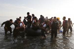 Турция с молба към НАТО: Спрете операцията срещу бежанците в Егейско море