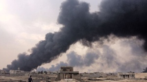 Терористите от ИД подпалиха нефтените кладенци до Мосул