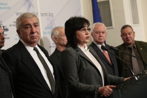 Корнелия Нинова: Подписахме споразумение за честни избори, за да не се фалшифицира вота