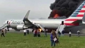 Експлозия подпали самолет на летище в Чикаго. 21 души пострадаха (обновена)