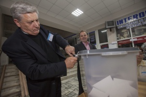 Избирането на президент на Молдова ще стане след втори тур, социалистът Додон обаче е фаворит