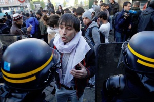 Акция на френската полиция предизвика напрежение в мигрантски лагер в Париж