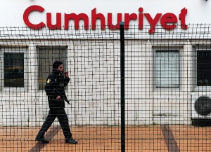В Турция арестуваха 11 души от опозиционния вестник Cumhuriyet по обвинение за тероризъм