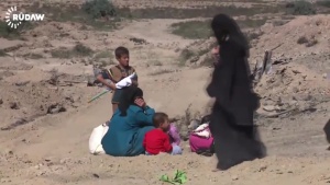 Терористи от ИД превозват хиляди цивилни в неизвестна посока край Мосул
