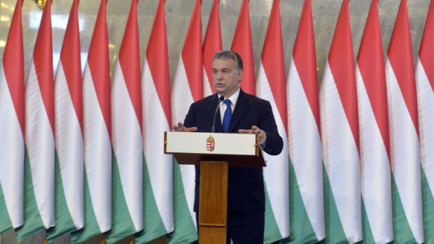В Унгария гласуват референдума за бежанците
