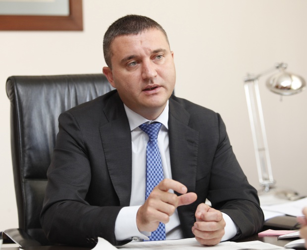 Горанов: МФ може да преразгледа данъците за покойниците