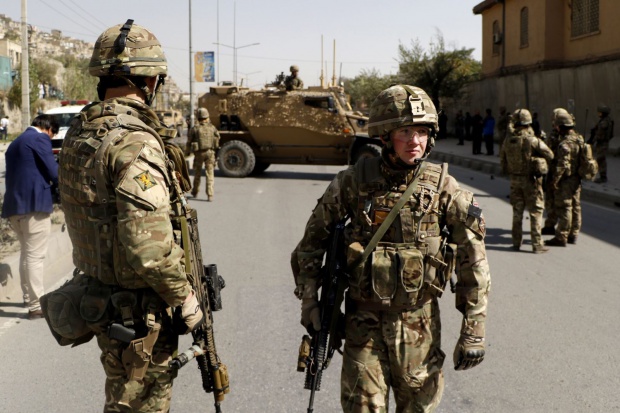 НАТО: По-добре да помагаме на Кабул да осигуряват сигурност в Афганистан, отколкото в сухопътни операции в Сирия и Ирак
