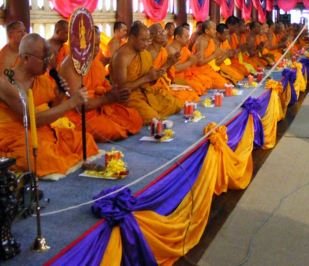 3 месеца трудов лагер и 80 долара глоба наложиха на холандец, който спрял озвучаването на будистка церемония