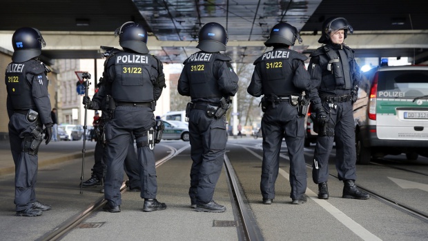 Властите в Германия издирват 22-годишния Джабер Албакар за подготовка на атентат