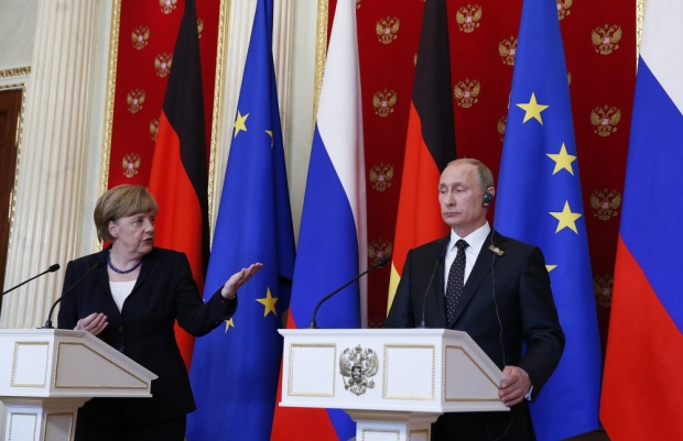 Путин ще обсъди с Меркел кризата в Украйна