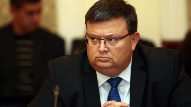 Цацаров внесе искане в КС за тълкуване на разпоредба от Конституцията
