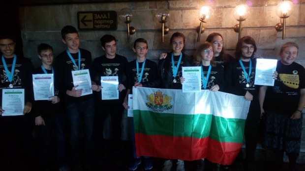 Българските ученици спечелиха 7 медала на Международната олимпиада по астрономия
