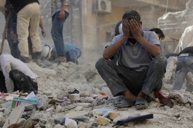 Въздушните удари в Алепо взеха живота на над 49 души