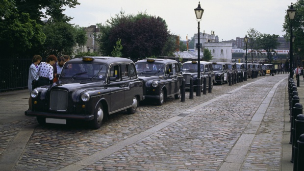 Таксиджиите в Лондон подават анонимни сигнали за съмнителни случки и хора