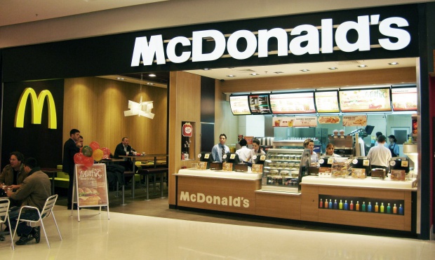 "Макдоналдс" плаща солена глоба заради отказана работа на глухоням