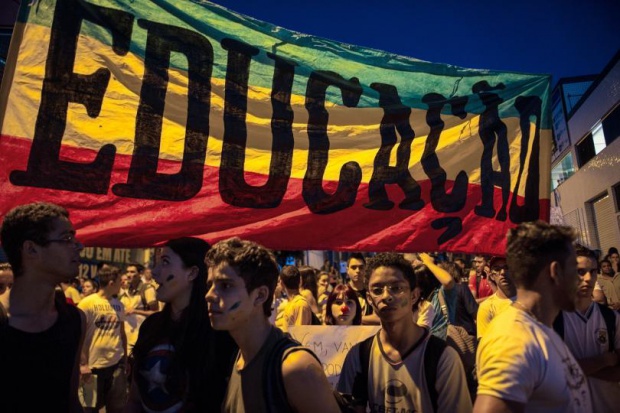 Бунт в Бразилия заради образователни реформи