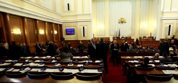 Парламентът прие Временна анкетна комисия за проверка на картел на пазара на горива