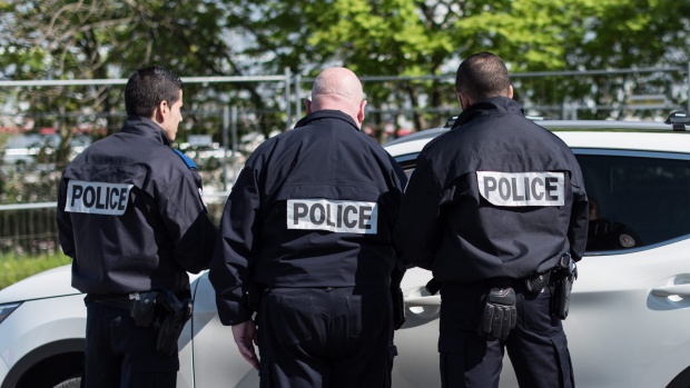 Френските полицаи протестираха срещу нападенията над техни колеги
