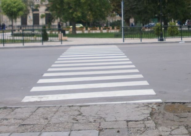 Джип блъсна пешеходец на пътека в Пловдив