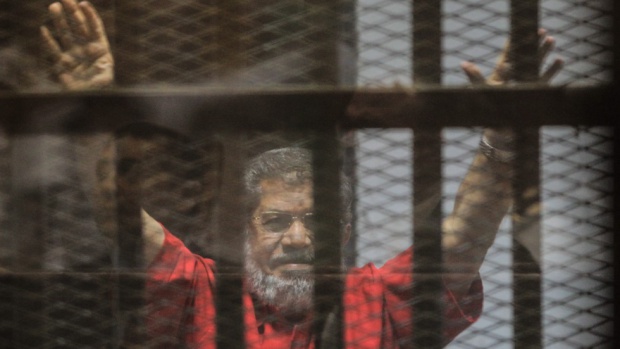 Осъдиха бившия президент на Египет, ще лежи 20 години зад решетките