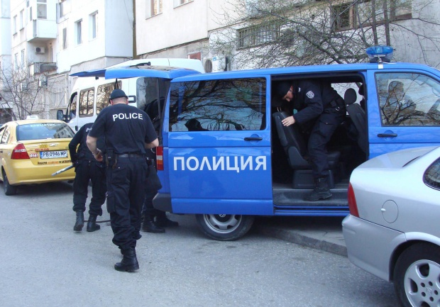 Маскиран мъж ограби игрална зала в Дупница