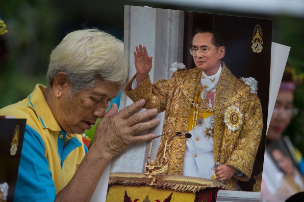 В Тайланд отдават последна почит на крал Адулядет