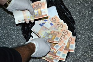 Откриха фалшиви банкноти евро на стойност 12 млн. в язовир край Леново